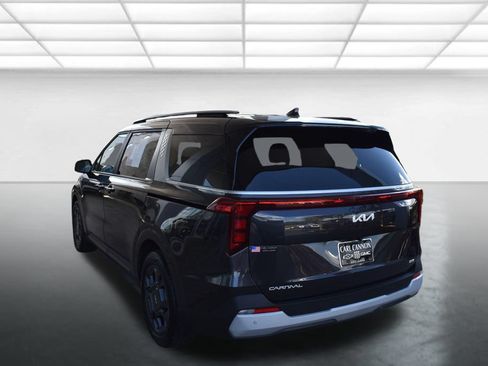 Used 2026 Kia Carnival EX FWD image 9