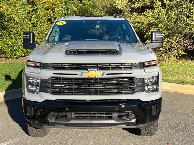 Used 2025 Chevrolet Silverado 2500 Custom w/ Custom Value Package AWD/4WD image 2