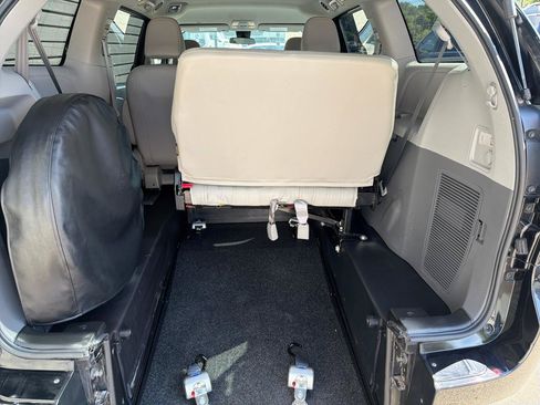 Used 2020 Toyota Sienna L FWD image 19