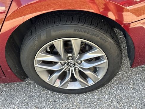 Used 2019 Toyota Avalon XLE image 18