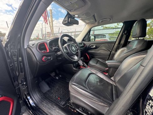 Used 2016 Jeep Renegade Trailhawk w/ Premium Trailhawk Package AWD/4WD image 9