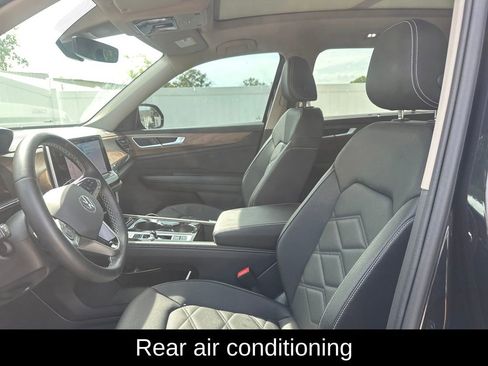 Used 2025 Volkswagen Atlas SE w/ Panoramic Sunroof Package FWD image 13
