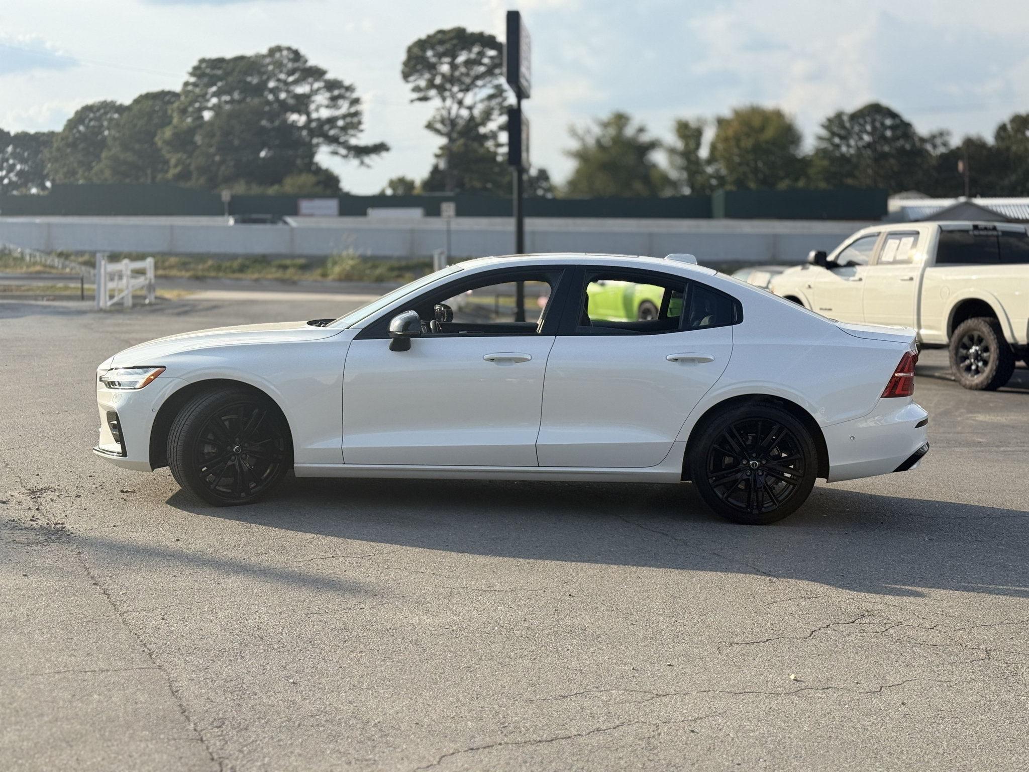Used 2024 Volvo S60 B5 Plus w/ Climate Package AWD/4WD image 4