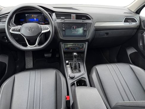 Used 2023 Volkswagen Tiguan SE image 10
