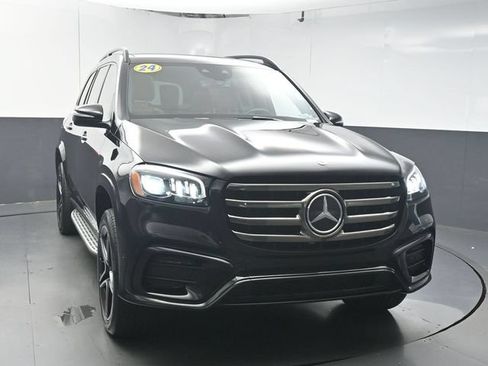 Used 2024 Mercedes-Benz GLS 450 4MATIC image 2