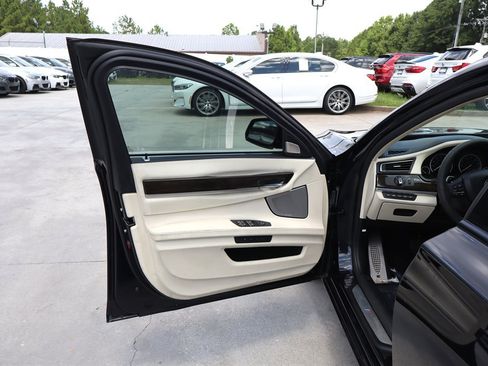 Used 2013 BMW 750Li RWD image 40
