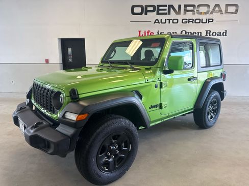 Used 2025 Jeep Wrangler Sport AWD/4WD image 3