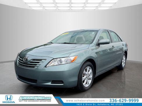 Used 2007 Toyota Camry LE FWD image 1