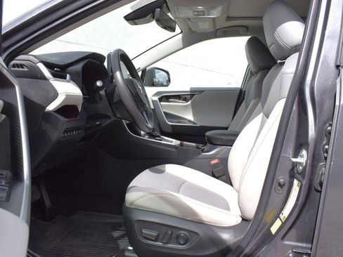 Used 2023 Toyota RAV4 Limited image 10