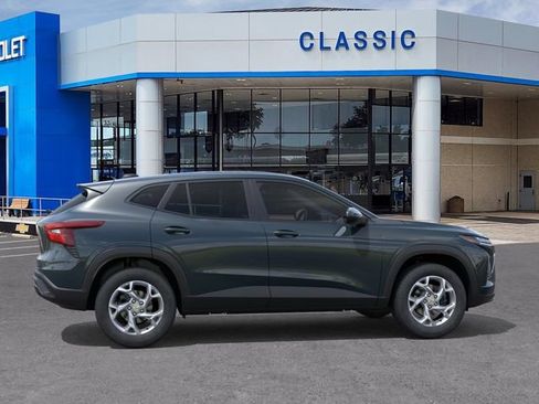 New 2026 Chevrolet Trax LS w/ LS Convenience Package FWD image 5