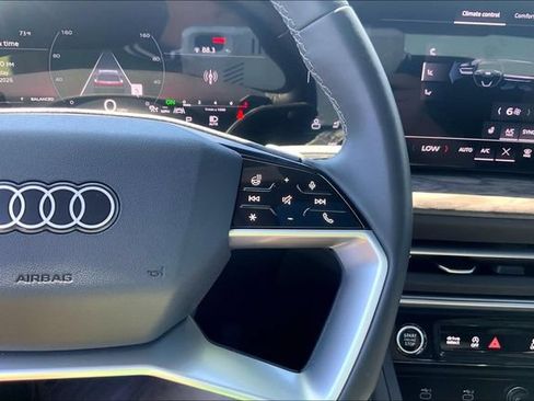 Used 2025 Audi Q5 Premium AWD/4WD image 22