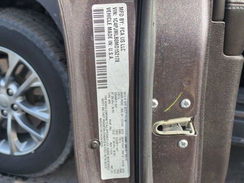 Used 2021 Jeep Cherokee Latitude Plus AWD/4WD image 33