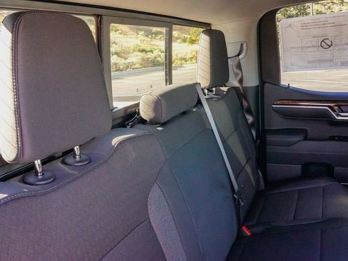 New 2026 GMC Sierra 1500 SLE image 12