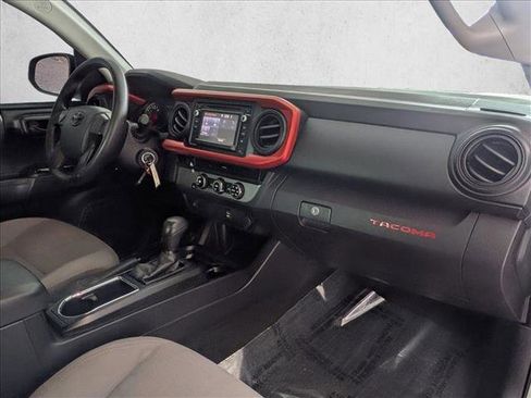 Used 2017 Toyota Tacoma SR image 19