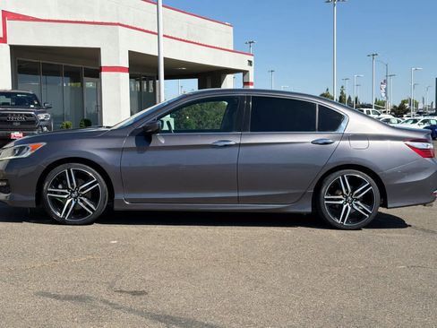 Used 2017 Honda Accord Sport image 9