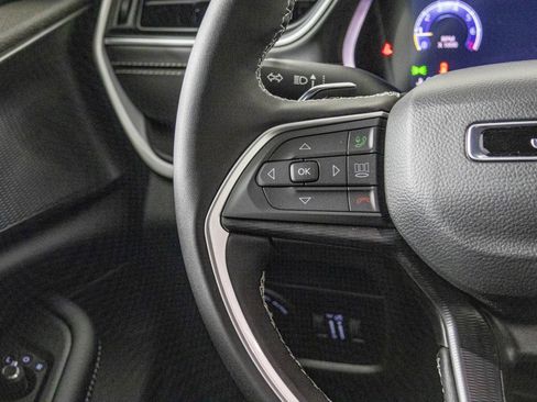 New 2025 Jeep Grand Cherokee L Laredo w/ Luxury Tech Group I image 32