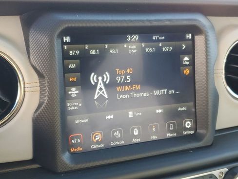 Used 2023 Jeep Wrangler Unlimited Sahara image 16