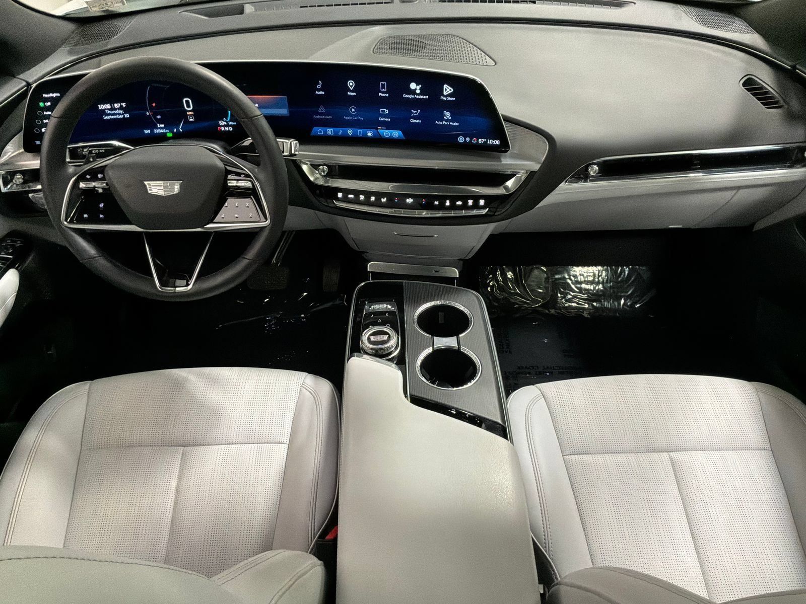Used 2024 Cadillac Lyriq Sport AWD/4WD image 16