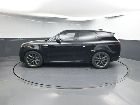 Used 2026 Land Rover Range Rover Sport SE image 2