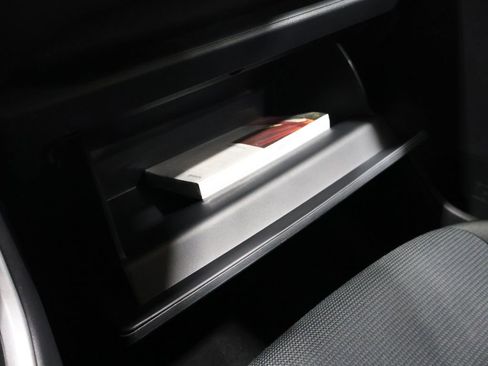 Used 2025 Toyota RAV4 LE image 31