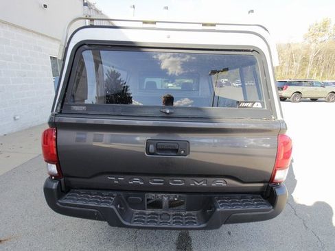 Used 2018 Toyota Tacoma SR5 image 9