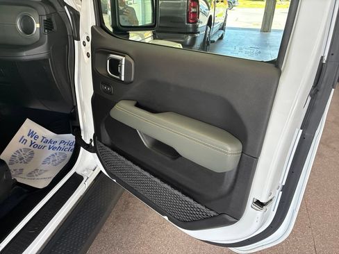 Used 2024 Jeep Wrangler High Altitude AWD/4WD image 41