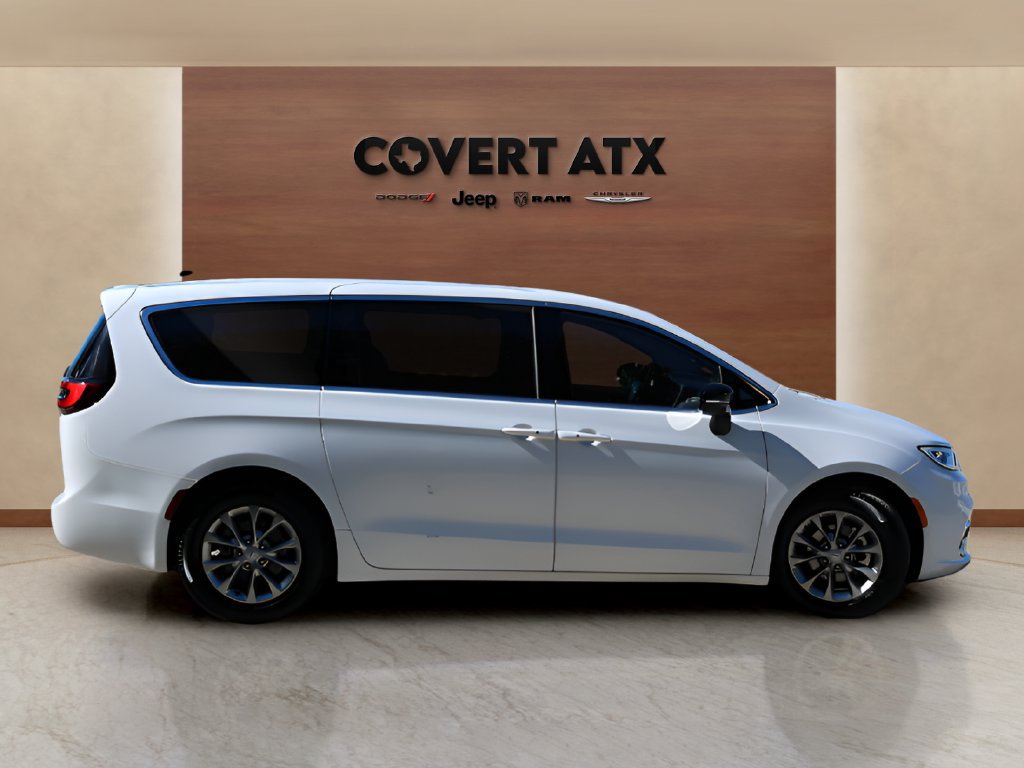 Used 2026 Chrysler Pacifica Limited FWD image 6