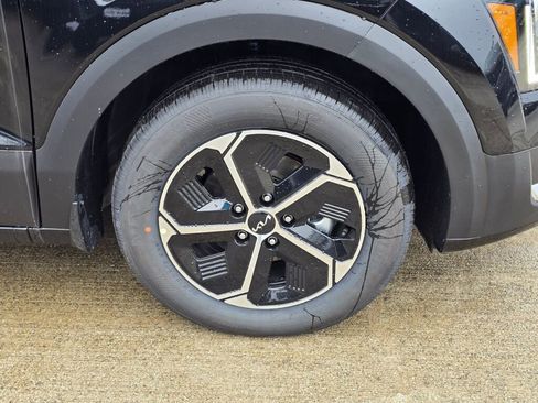 New 2026 Kia Niro LX image 9