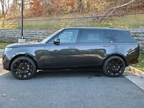 New 2025 Land Rover Range Rover Long Wheelbase SE image 6