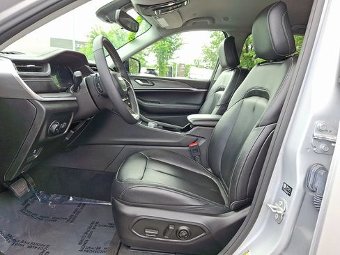 Certified 2023 Jeep Grand Cherokee Limited AWD/4WD image 14
