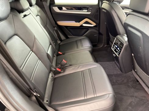 Certified 2024 Porsche Cayenne Coupe AWD/4WD image 54
