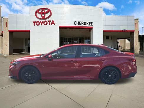 Used 2026 Toyota Camry SE w/ Convenience Package FWD image 8