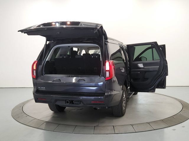 Used 2025 Ford Expedition Active RWD image 15