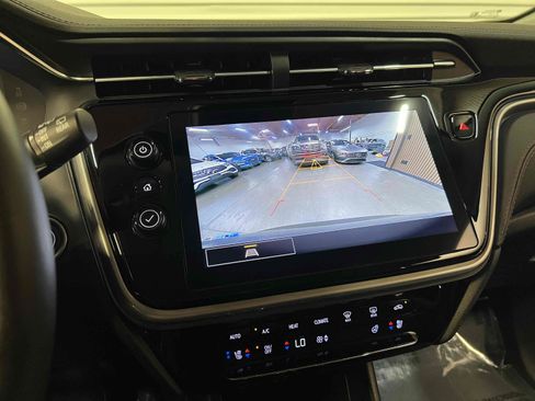 Used 2022 Chevrolet Bolt EUV LT w/ Convenience Package FWD image 11