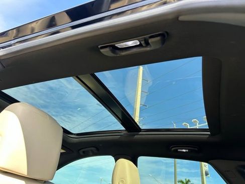 Used 2017 Cadillac XT5 Luxury w/ Driver Awareness Package FWD image 17