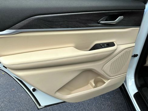 Used 2023 Jeep Grand Cherokee L Limited image 8