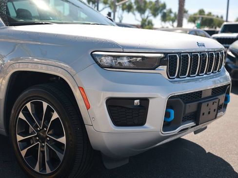 Used 2023 Jeep Grand Cherokee Overland w/ Advanced Protech Group III AWD/4WD image 7