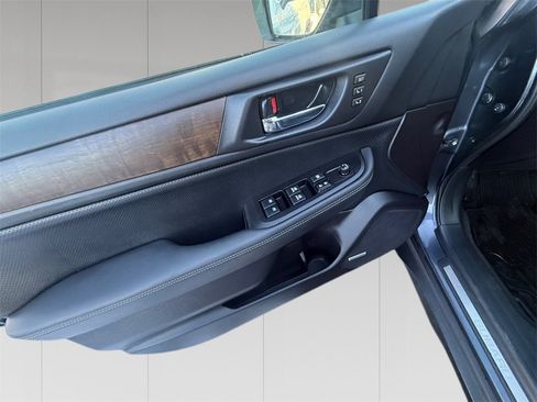 Used 2017 Subaru Outback 2.5i Limited image 11