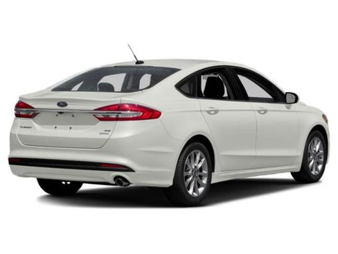 Used 2018 Ford Fusion SE w/ Fusion SE Technology Package AWD/4WD image 2