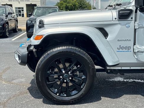 Used 2024 Jeep Wrangler Unlimited Sahara AWD/4WD image 27