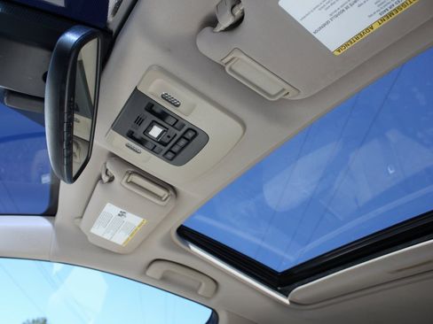 Used 2019 Toyota Camry XLE image 18