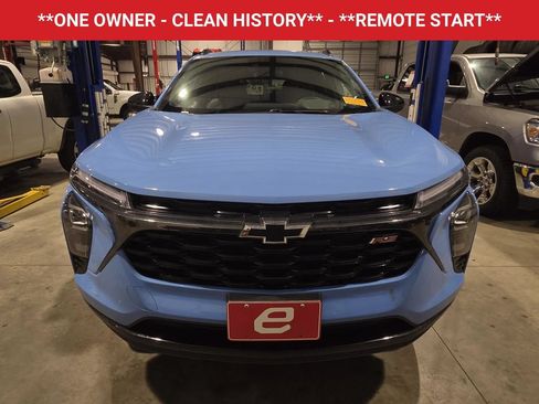 Used 2024 Chevrolet Trax RS w/ Driver Confidence Package FWD image 2