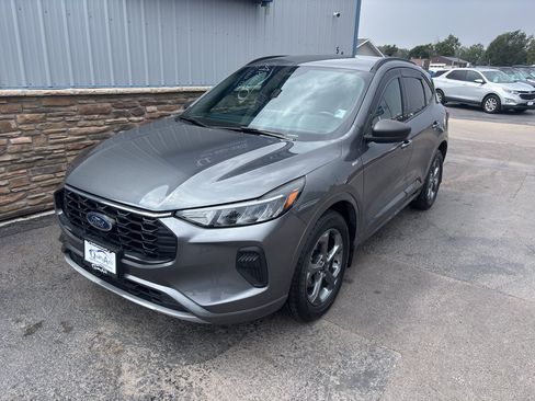 Used 2024 Ford Escape ST-Line w/ Tech Pack #1 AWD/4WD image 2