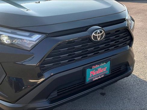 Used 2025 Toyota RAV4 XLE AWD/4WD image 27