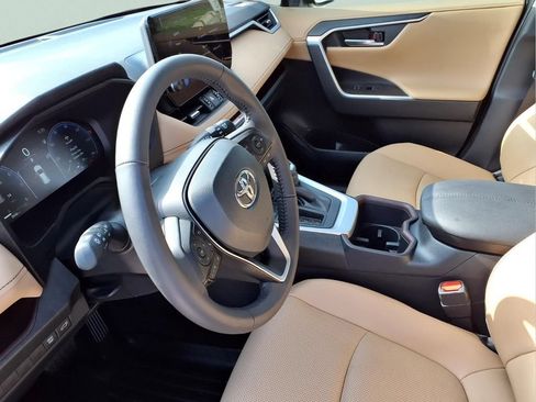 Used 2025 Toyota RAV4 Limited FWD image 16