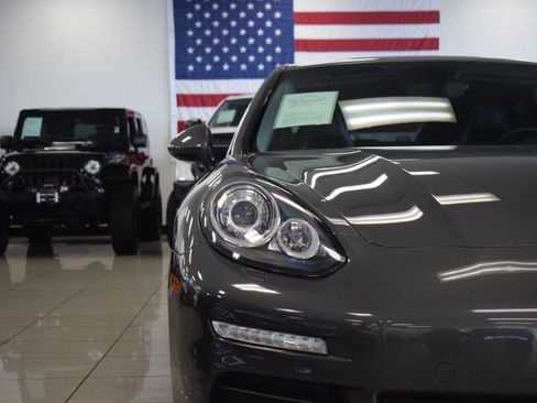Used 2016 Porsche Panamera image 8