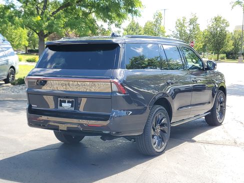 New 2026 Lincoln Navigator Reserve w/ Jet Appearance Package AWD/4WD image 4