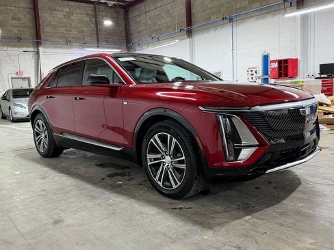 Certified 2024 Cadillac Lyriq Luxury RWD image 7
