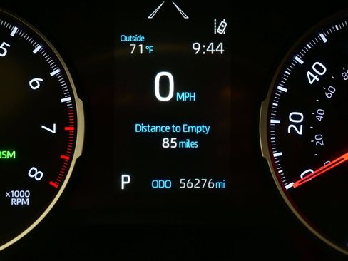 Used 2020 Toyota RAV4 XLE Premium FWD image 25