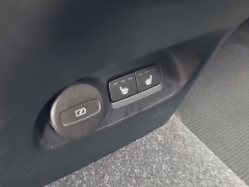 Certified 2023 Volvo XC40 B5 Plus w/ Climate Package image 14